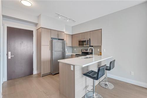 55 Speers Road|Unit #1106, Oakville, ON - Indoor Photo Showing Kitchen With Double Sink