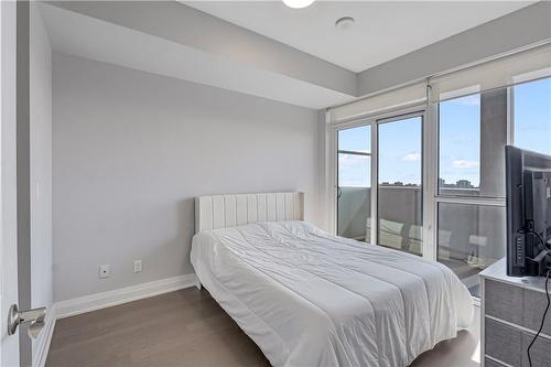 55 Speers Road|Unit #1106, Oakville, ON - Indoor Photo Showing Bedroom