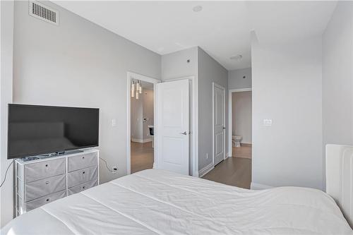 55 Speers Road|Unit #1106, Oakville, ON - Indoor Photo Showing Bedroom