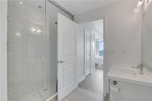 55 Speers Road|Unit #1106, Oakville, ON - Indoor Photo Showing Bathroom