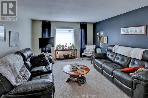 67 Windfield Crescent, Chatham, ON - Indoor Photo Showing Living Room