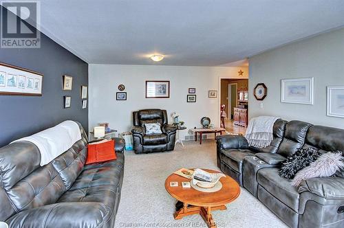 67 Windfield Crescent, Chatham, ON - Indoor Photo Showing Living Room