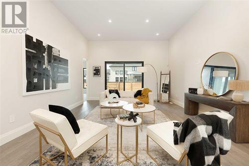 664 Lily Mac Boulevard, Windsor, ON - Indoor Photo Showing Living Room