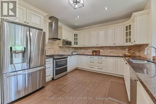 46 Oxbow Road, Brantford, ON - Indoor Photo Showing Kitchen With Double Sink With Upgraded Kitchen