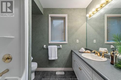 161 Pheasant Run, Lakeshore, ON - Indoor Photo Showing Bathroom