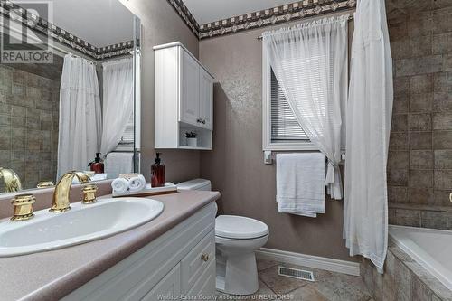 161 Pheasant Run, Lakeshore, ON - Indoor Photo Showing Bathroom