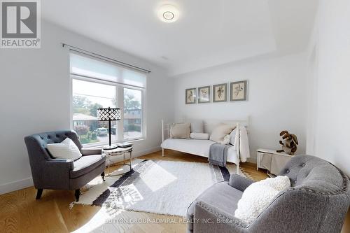 1037 Edgeleigh Avenue, Mississauga (Lakeview), ON - Indoor Photo Showing Living Room