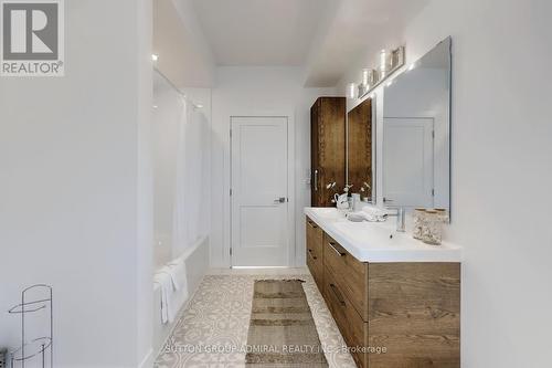 1037 Edgeleigh Avenue, Mississauga (Lakeview), ON - Indoor Photo Showing Bathroom