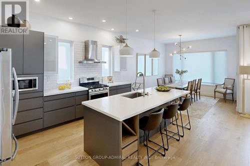 1037 Edgeleigh Avenue, Mississauga (Lakeview), ON - Indoor Photo Showing Kitchen With Upgraded Kitchen