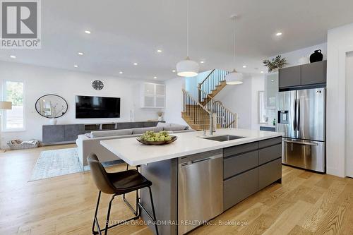 1037 Edgeleigh Avenue, Mississauga (Lakeview), ON - Indoor Photo Showing Kitchen With Upgraded Kitchen