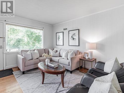 86 North Park Drive, Toronto, ON - Indoor Photo Showing Living Room