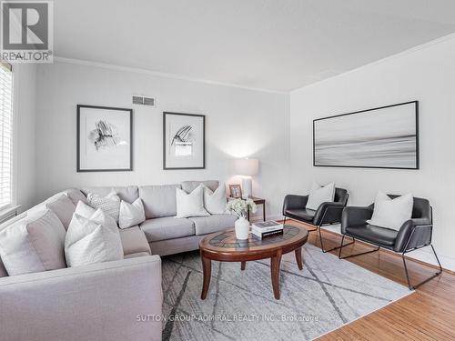 86 North Park Drive, Toronto, ON - Indoor Photo Showing Living Room