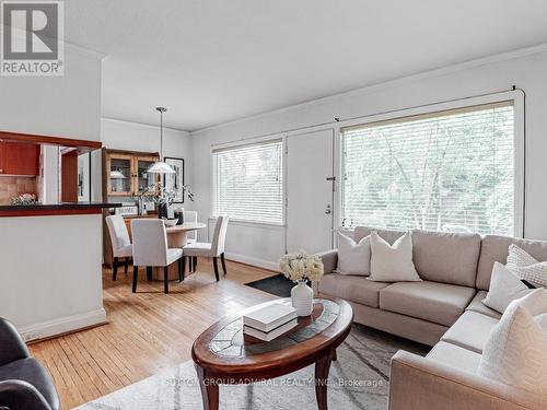 86 North Park Drive, Toronto, ON - Indoor Photo Showing Living Room