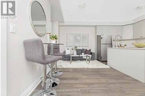 84 - 721 Lawrence Avenue W, Toronto (Yorkdale-Glen Park), ON - Indoor Photo Showing Kitchen