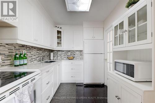 410 - 541 Blackthorn Avenue, Toronto (Keelesdale-Eglinton West), ON - Indoor Photo Showing Kitchen