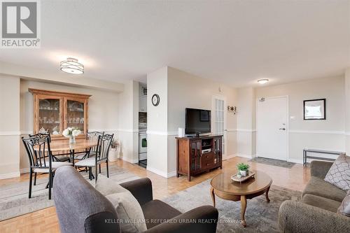 410 - 541 Blackthorn Avenue, Toronto (Keelesdale-Eglinton West), ON - Indoor Photo Showing Living Room