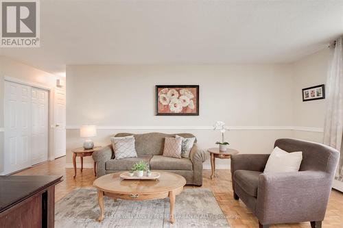 410 - 541 Blackthorn Avenue, Toronto (Keelesdale-Eglinton West), ON - Indoor Photo Showing Living Room