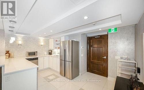 106 - 30 Via Rosedale Drive, Brampton (Sandringham-Wellington), ON - Indoor Photo Showing Kitchen