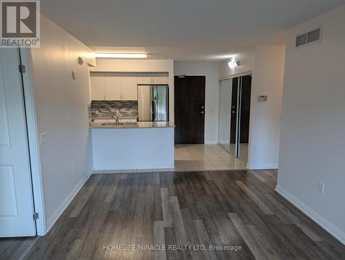 106 - 30 Via Rosedale Drive, Brampton, ON - Indoor Photo Showing Kitchen