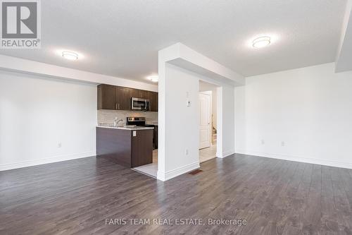 3 - 31 Madelaine Drive, Barrie (Painswick South), ON - Indoor Photo Showing Kitchen