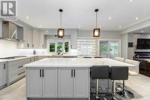 4508 Credit Pointe Drive, Mississauga (East Credit), ON - Indoor Photo Showing Kitchen With Upgraded Kitchen