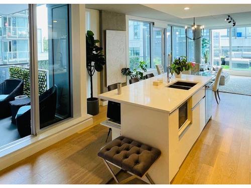 218-989 Johnson St, Victoria, BC - Indoor Photo Showing Kitchen