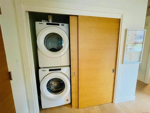 218-989 Johnson St, Victoria, BC - Indoor Photo Showing Laundry Room