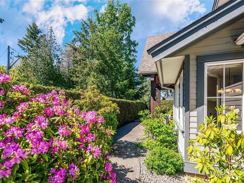 874 Bluffs Dr, Qualicum Beach, BC 