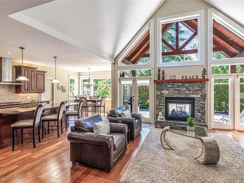 874 Bluffs Dr, Qualicum Beach, BC 