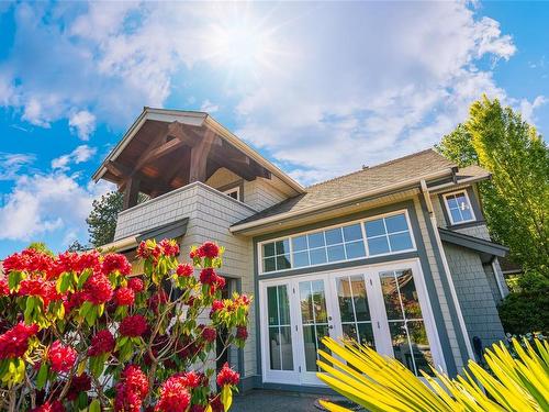 874 Bluffs Dr, Qualicum Beach, BC 