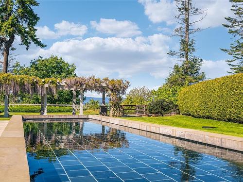 874 Bluffs Dr, Qualicum Beach, BC 