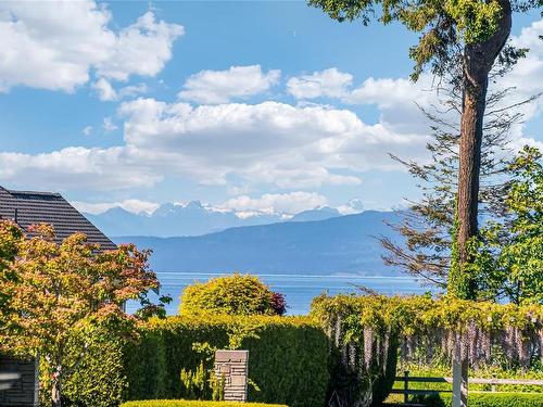 874 Bluffs Dr, Qualicum Beach, BC 