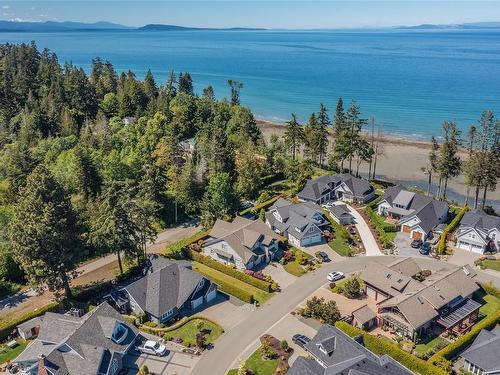 874 Bluffs Dr, Qualicum Beach, BC 