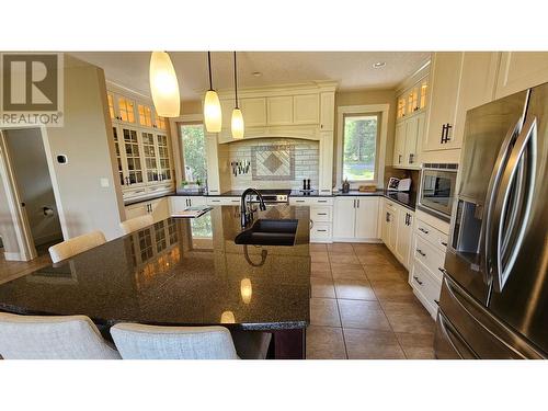 3056 Westview  Road, Cranbrook, BC - Indoor Photo Showing Kitchen With Upgraded Kitchen