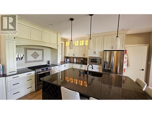 3056 Westview  Road, Cranbrook, BC - Indoor Photo Showing Kitchen With Upgraded Kitchen