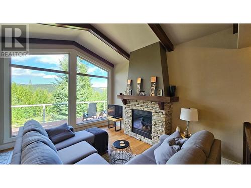 3056 Westview  Road, Cranbrook, BC - Indoor Photo Showing Living Room With Fireplace