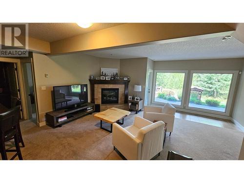 3056 Westview  Road, Cranbrook, BC - Indoor Photo Showing Living Room With Fireplace