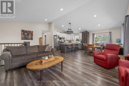 2263 Victoria Road, Prince Edward County (Ameliasburgh), ON - Indoor Photo Showing Living Room