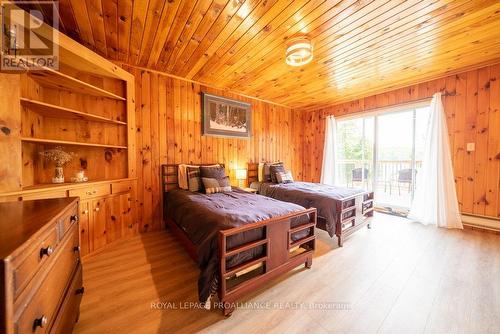 1049 Perry Lane, North Frontenac, ON - Indoor Photo Showing Bedroom