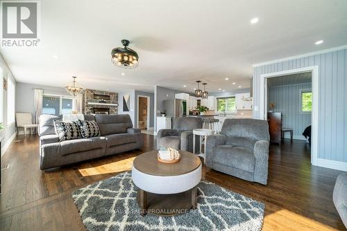 1049 Perry Lane, North Frontenac, ON - Indoor Photo Showing Living Room