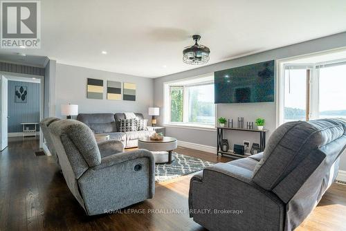 1049 Perry Lane, North Frontenac, ON - Indoor Photo Showing Living Room