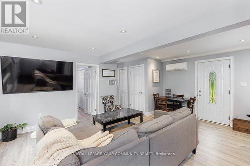 17 Second Street, Georgina, ON - Indoor Photo Showing Living Room