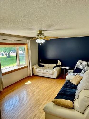 710 Thomas Drive, Virden, MB - Indoor Photo Showing Bedroom