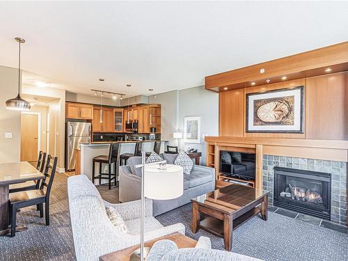 208B-181 Beachside Dr, Parksville, BC - Indoor Photo Showing Living Room With Fireplace