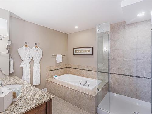 208B-181 Beachside Dr, Parksville, BC - Indoor Photo Showing Bathroom