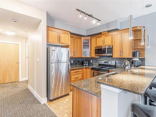 208B-181 Beachside Dr, Parksville, BC - Indoor Photo Showing Kitchen