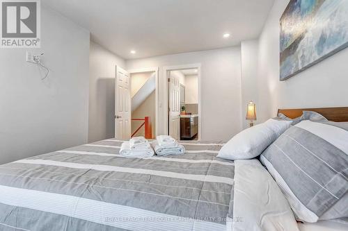 4563 Ryerson Crescent, Niagara Falls, ON - Indoor Photo Showing Bedroom