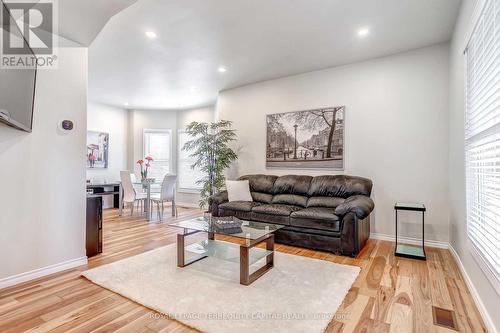 4563 Ryerson Crescent, Niagara Falls, ON - Indoor Photo Showing Living Room