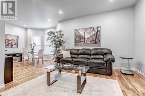 4563 Ryerson Crescent, Niagara Falls (Downtown), ON - Indoor Photo Showing Living Room