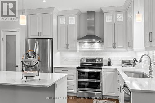 22 - 234 Peach Tree Boulevard, St. Thomas, ON - Indoor Photo Showing Kitchen With Stainless Steel Kitchen With Upgraded Kitchen